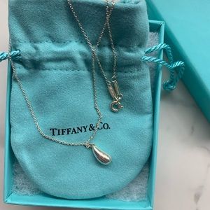 Tiffany&Co Elsa Peretti sterling silver Teardrop necklace